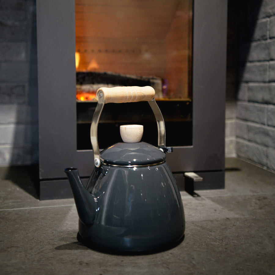 Enamel Stove Kettle in Carbon
